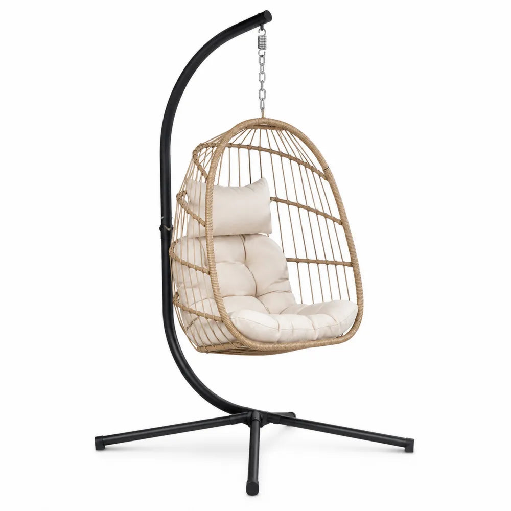 Poltrona sospesa da esterno in rattan PE beige con supporto in acciaio nero cuscino imbottito e base autoportante 120 x 100 x 195 cm