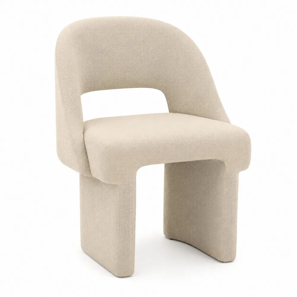 Poltrona imbottita in tessuto bouclé beige con struttura monoblocco e schienale con apertura 75 cm x 60 cm x 80 cm
