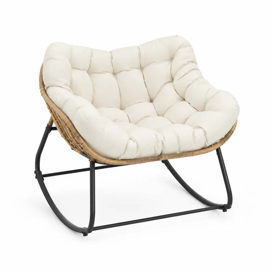 Poltrona a dondolo in rattan sintetico PE naturale con cuscino imbottito beige e struttura in acciaio nero 95 cm x 85 cm x 90 cm